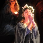 Darstellerin der Maria in einer szenischen Oper